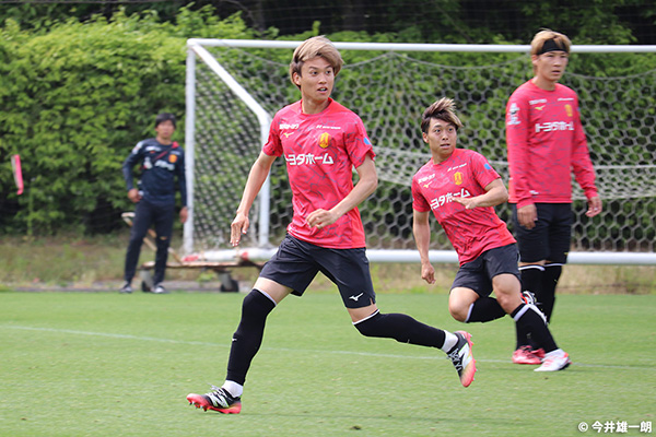 【取材ノート：名古屋】名古屋グランパス四季折々：森島司と菊地泰智。試合を、チームを変える彼らの“前を向く力”