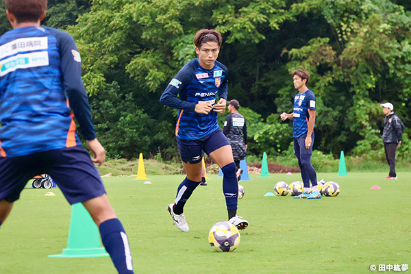 【取材ノート：長野】ホームデビュー控える酒井崇一。攻守に持ち前のタフネスを