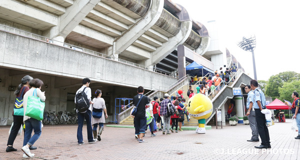 アクセス：レモンガススタジアム平塚