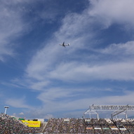 飛行機も空から応援！