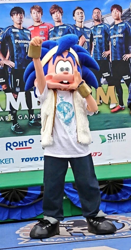 試合前のGステージで気合を入れるガンバボーイ