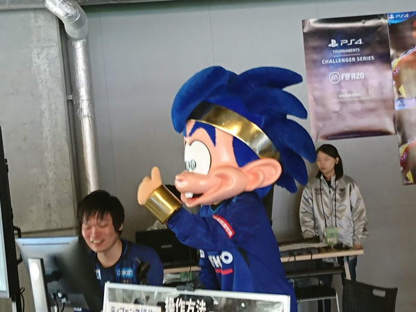 白熱した展開にノリノリのボーイ。