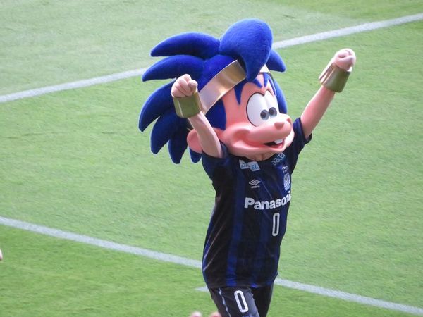 試合前は元気いっぱいサポをあおります。