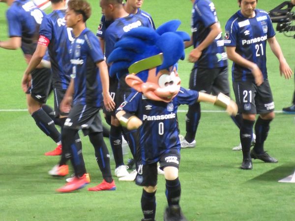 試合の邪魔だけはいけませんので必死にはけます。
この時のボーイが実は好きだったりします(*´ω｀)