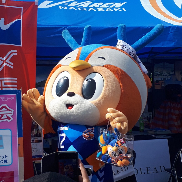 おくんちてぬぐいを巻いたヴィヴィくん