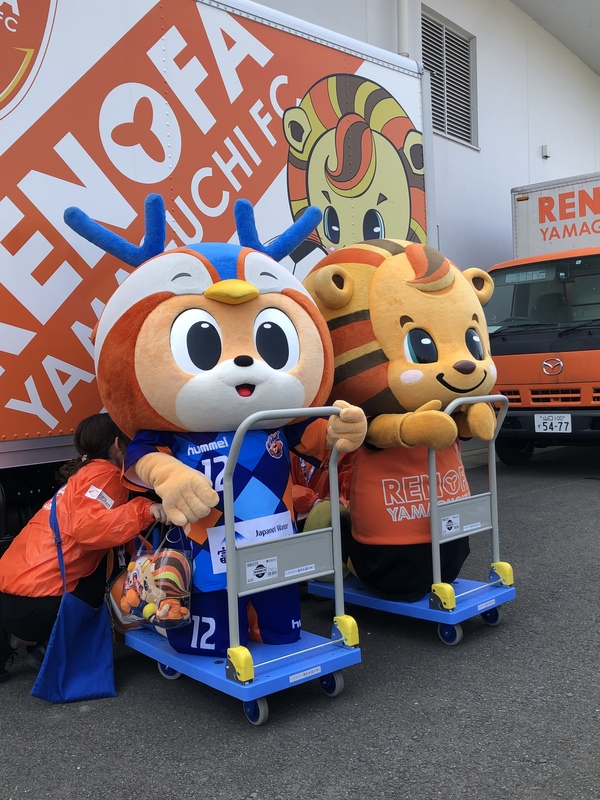 仲良く台車に！