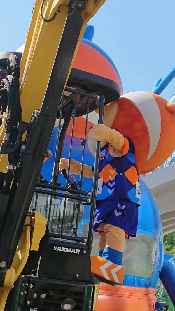 ちょっとあたまがおおきいから……