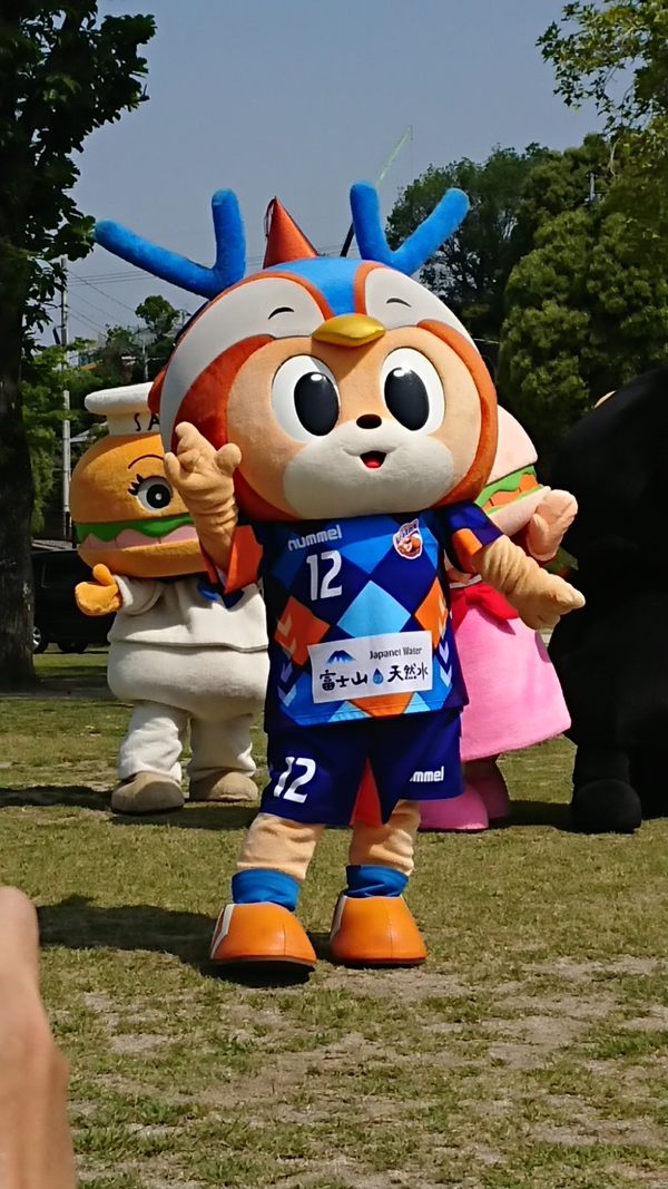 キメポーズは、レッツヴィヴィくん！