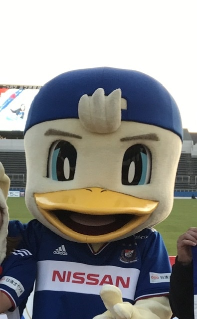 試合後にピッチでマリノスケと