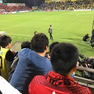 試合後のヒーローインタビューは文字通り目前です