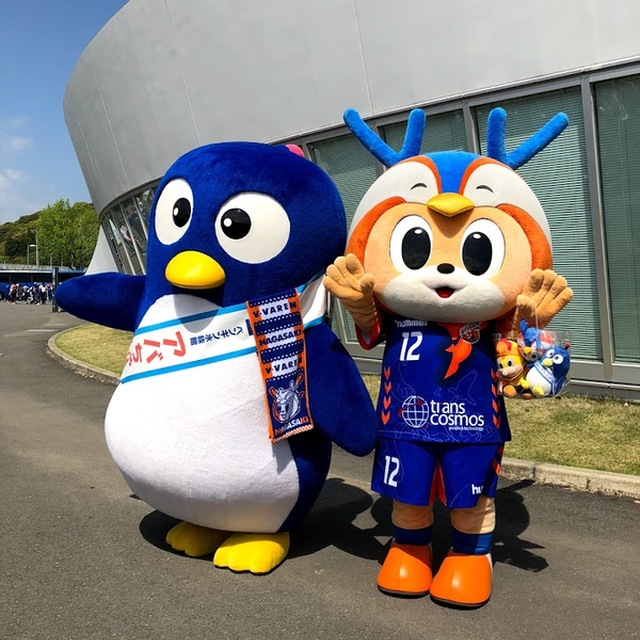 長崎ペンギン水族館のアバちゃんと２ショットのヴィヴィくん