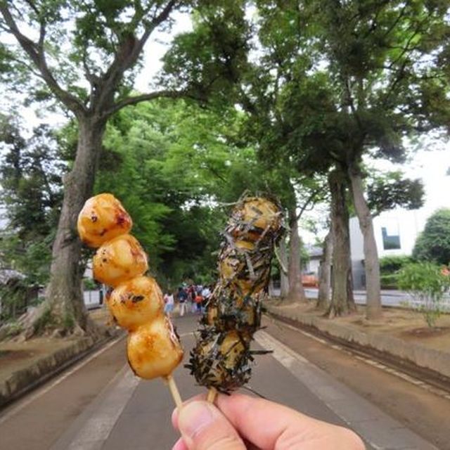 氷川焼きだんご（左：のりなし　右：のり付き）