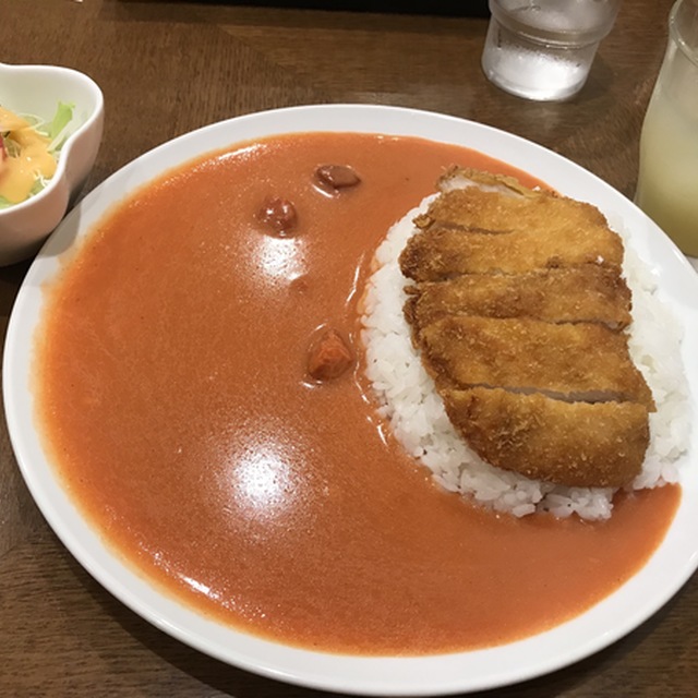 夕月のオレンジ色のカレー