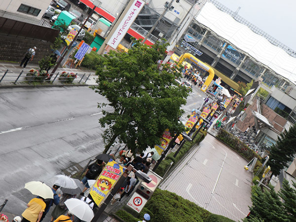 続々とサポーターが来場