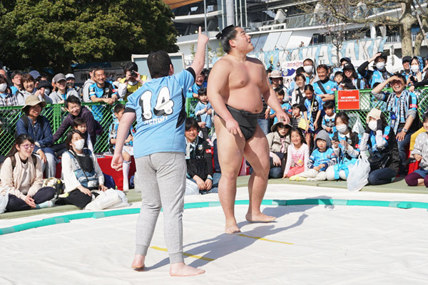 あっ！何あれ？