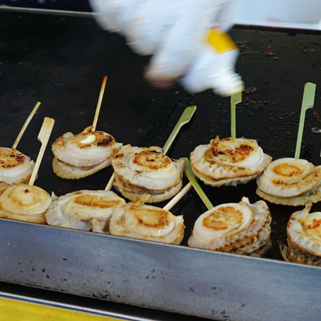 大人気の三陸産の「ホタテ焼き」　