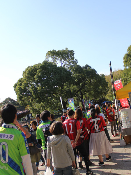 晴天に包まれたBMWス　