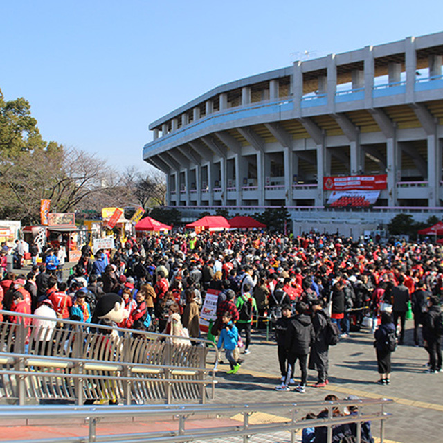 ホーム開幕戦にサポーターが続々と集結！