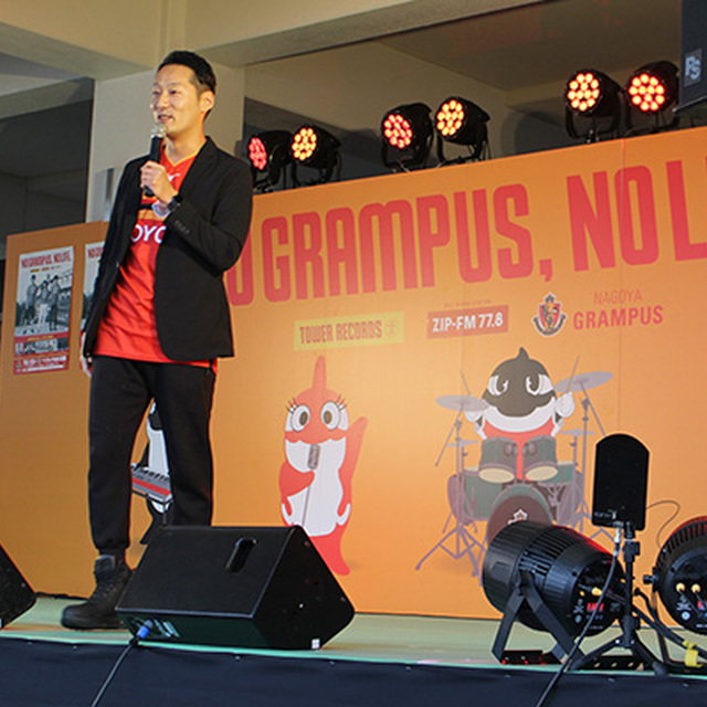 MEGURUさんによるDJアクトから「NO GRAMPUS, NO LIFE」が開始！