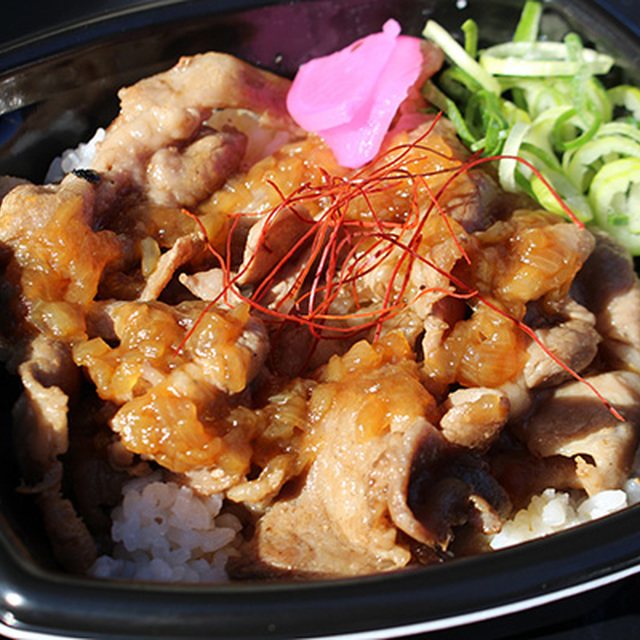 スタジアムグルメは「肉祭り」！「イベリコ黒豚丼」