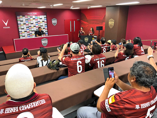 スタジアムツアーに那須大亮選手が登場！　