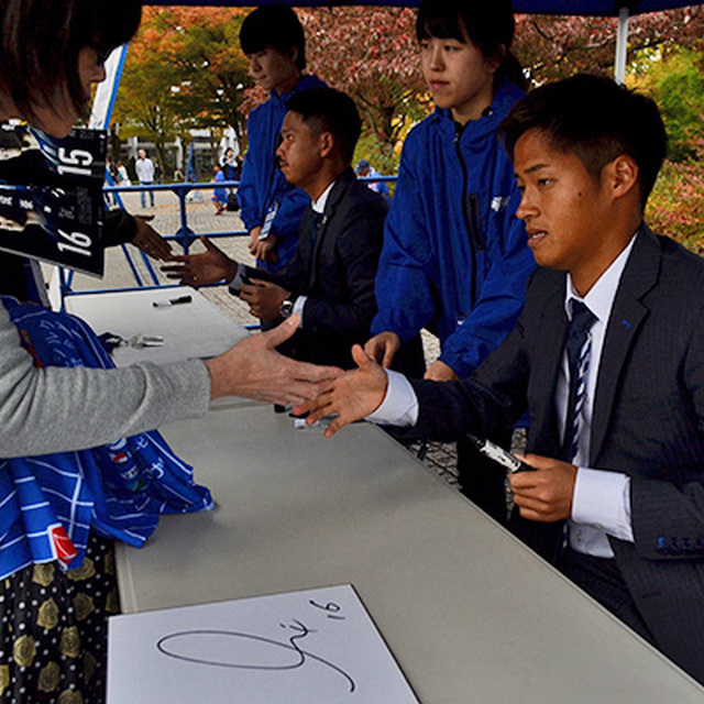 小林選手と射庭選手のサイン会