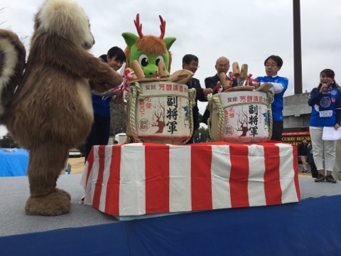 今季開幕を祝う鏡開き