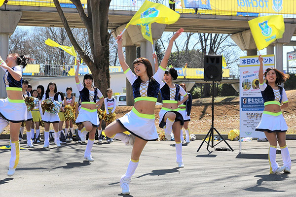 リズミカルな踊りと笑顔で盛り上げるSCチアーズ