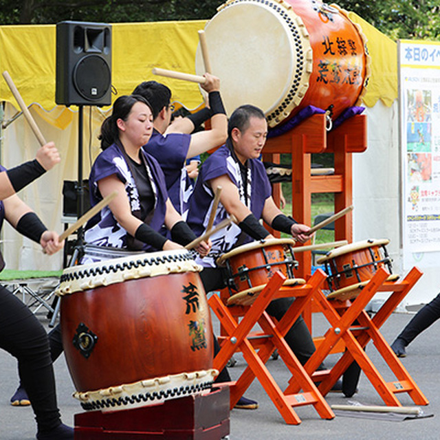 北綜警荒鷹太鼓による太鼓の演奏