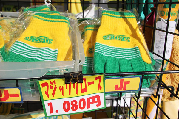 チームカラーが鮮やかなマジックグローブ
