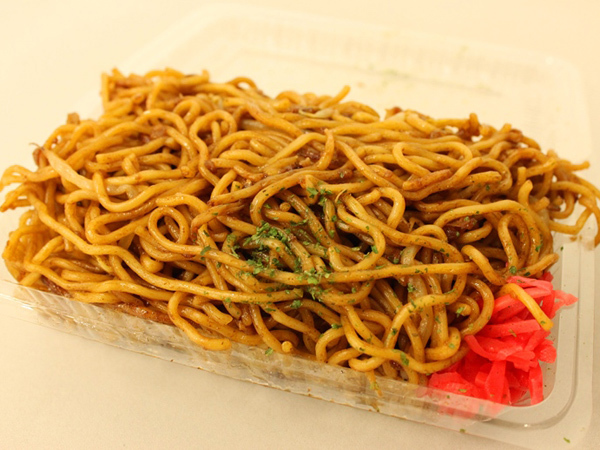 大人気の『屋台 dining BAN’s KITCHEN』の焼きそば