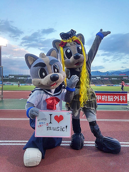 安室とイモトに扮したフォーレちゃんとヴァンくん