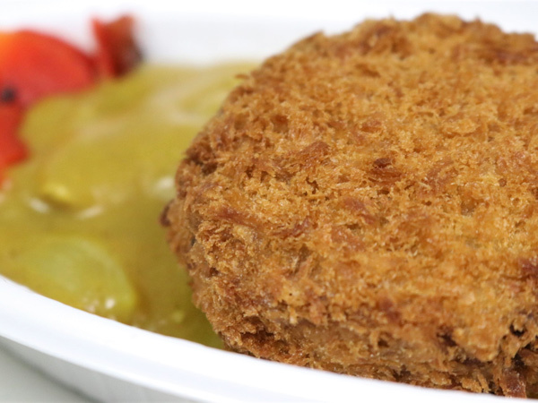 高木善朗選手おすすめのもち豚ンチカツでカレーをバージョンアップ