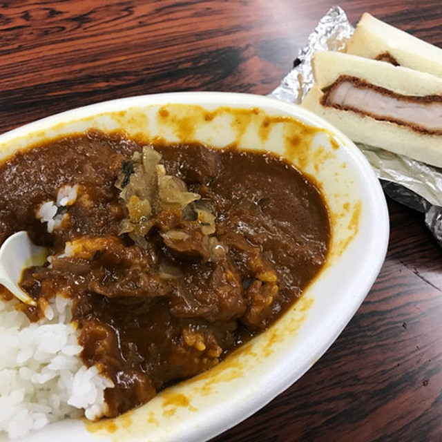 岐阜グランドホテルから出品　カレーとカツサンド