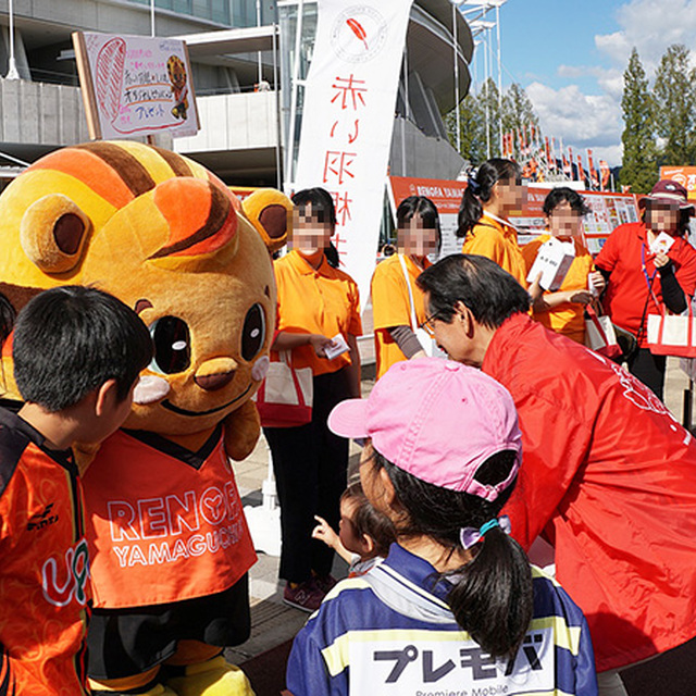 募金への協力を呼びかけるレノ丸