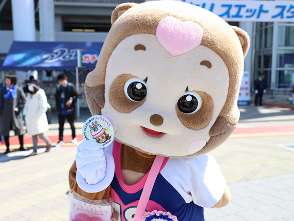 ティスちゃんの誕生日記念ステッカーを配布中です！