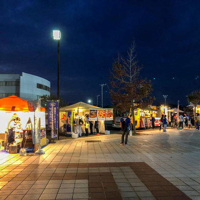 秋祭りのような雰囲気