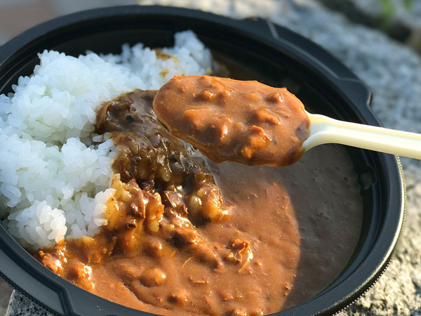 たっぷりきじ肉が入って美味なきじカレー！