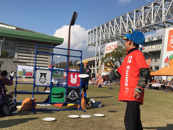 フライングディスク種目「アルティメット」の体験コーナー