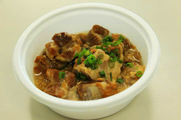 よく煮込まれた「トロ豚ポン酢」