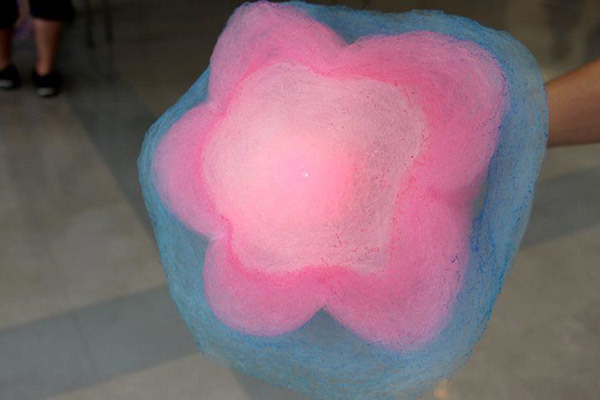 色鮮やかな綿菓子アート