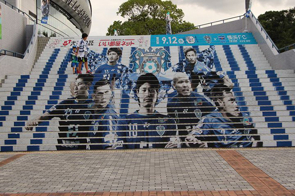 「神セブン」が階段アートに！
