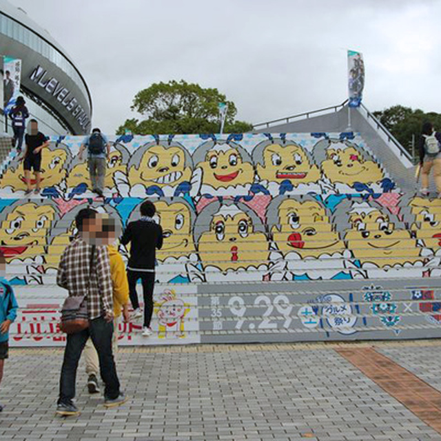 今日の階段アートはアビーくんとビビーちゃん仕様に