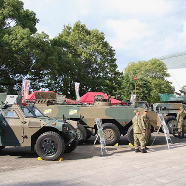 大迫力の自衛隊車両の展示