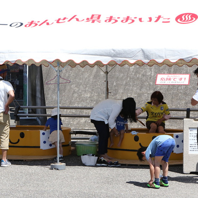 無料の足湯でおもてなし