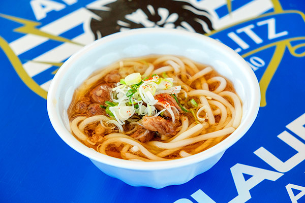 北秋田市の名店「肉のまつお」の馬肉うどん