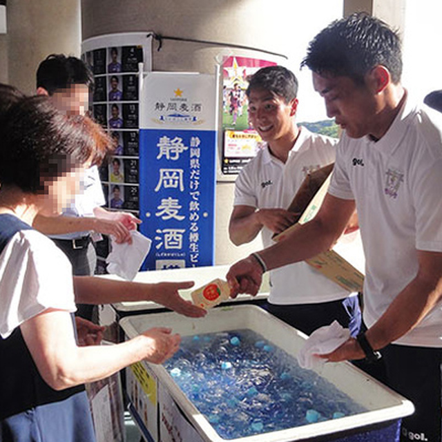 李在根選手と川上盛司選手が無料サンプリングをお手伝い！