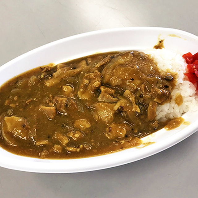 野菜をふんだんに使った「ブタタマカレー」