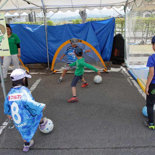 キッズプレイランドでサッカー！