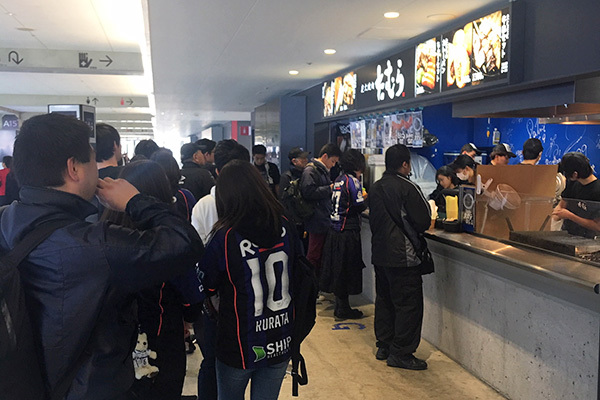 ダービーでいつも以上に賑わうスタジアム